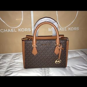 Michael Kors Purse / Crossbody